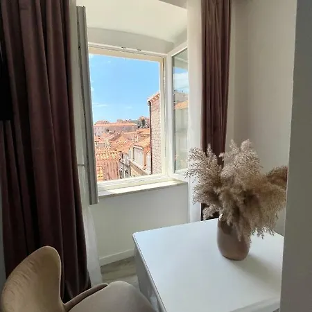 Ida Old Town Guest house 3*